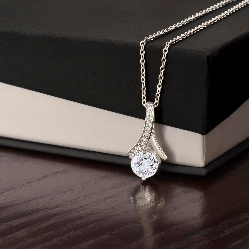 Her Radiant Glow – Alluring Beauty Necklace