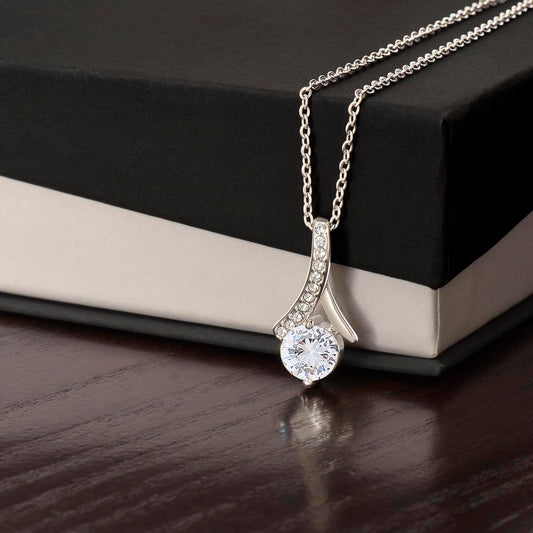 Her Radiant Glow – Alluring Beauty Necklace