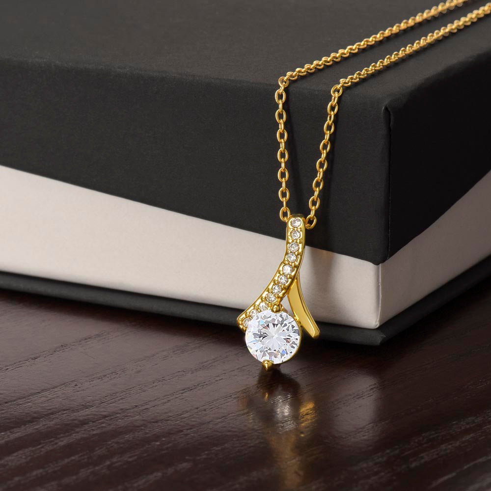 Her Radiant Glow – Alluring Beauty Necklace