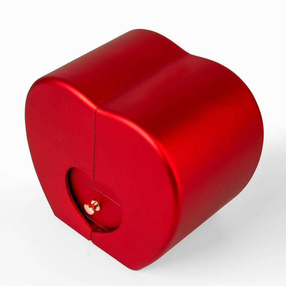 Alluring in Bloom – Alluring Beauty Red Heart Rose Box